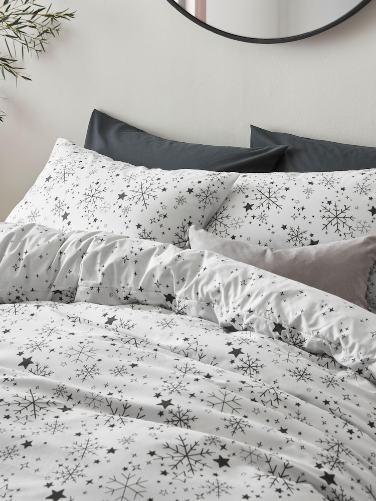 Festive Christmas Duvet Cover and Pillowcase Set - Image 3 of 6