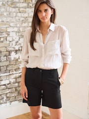 Schwarz - Figurbetonte Shorts - Bild 1 von 6