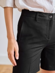 Schwarz - Figurbetonte Shorts - Bild 4 von 6