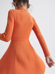 Vestido de punto ajustado con de vuelo Clare de Reiss - Imagen 6 de 7