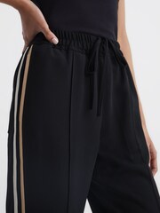 Reiss Black Odell Taper Petite Tapered Leg Pull-on Trousers - Image 4 of 8