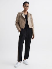 Reiss Black Odell Taper Petite Tapered Leg Pull-on Trousers - Image 6 of 8