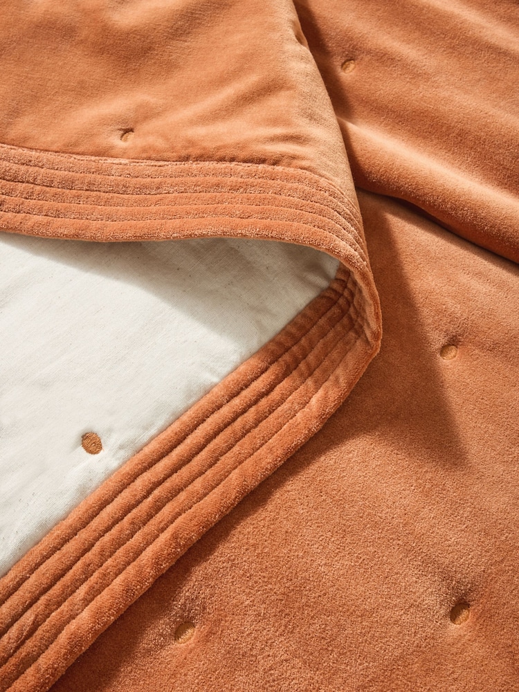 MADE.COM Lua Washed Cotton Velvet Quilted Bedspread - صورة 2 من 7 MADE.COM Lua Washed Cotton Velvet Quilted Bedspread - صورة 2 من 7