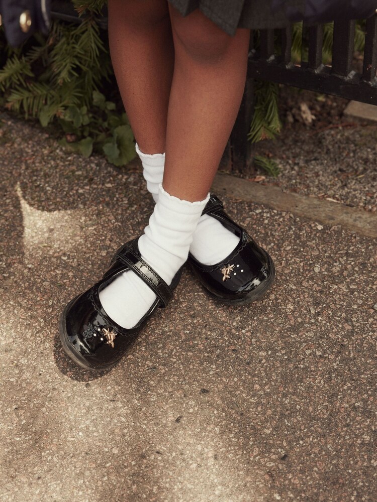 Schwarzes Lackleder - Clarks Multi Fit Relda Lederschuhe für die Schule für Kinder - Bild 1 von 8 Schwarzes Lackleder - Clarks Multi Fit Relda Lederschuhe für die Schule für Kinder - Bild 1 von 8