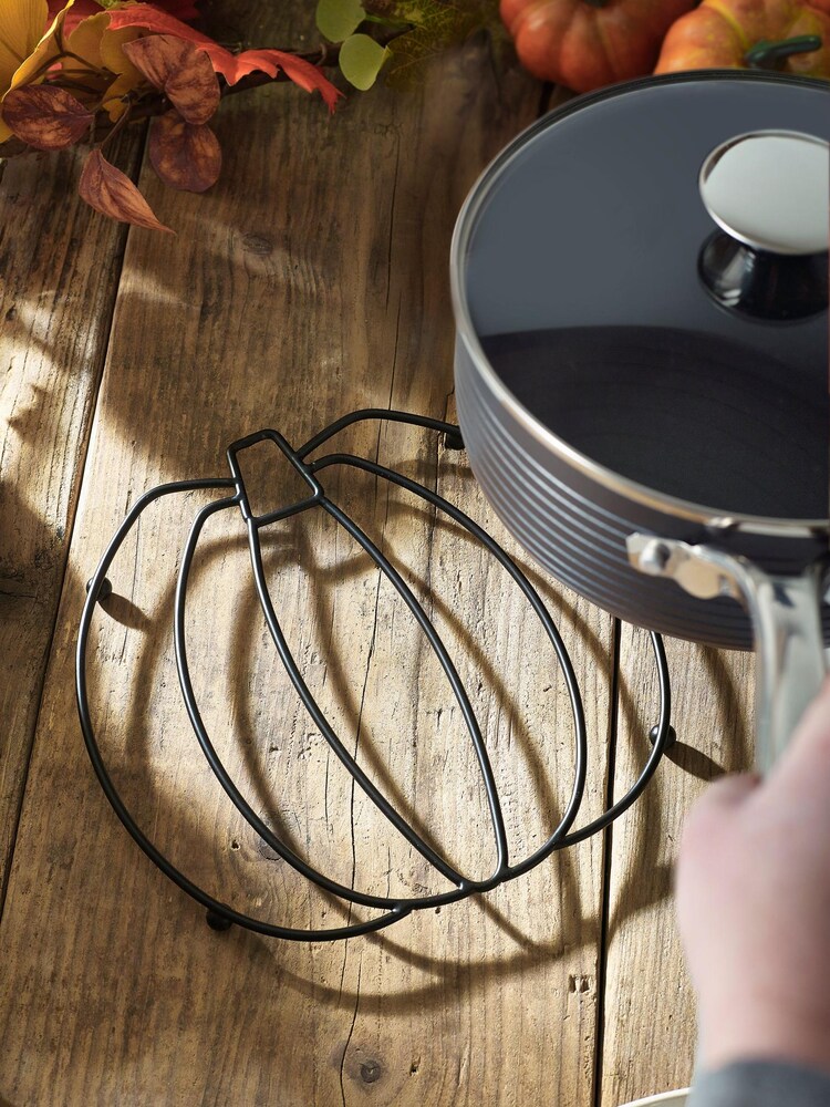 Black Pumpkin Wire Trivet - Image 1 of 4