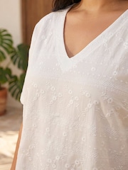 Roman White Curve Textured V-Neck Top - Image 4 of 4