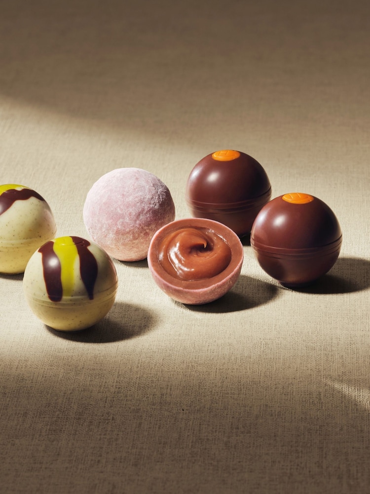 Hotel Chocolat A Twist of Tipsy 18-Piece Chocolate Gift Box - Image 3 of 3
