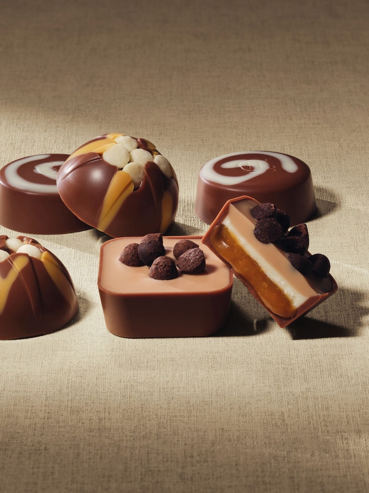 Hotel Chocolat Milk Devotee 18-Piece Chocolate Gift Box - Image 3 of 3
