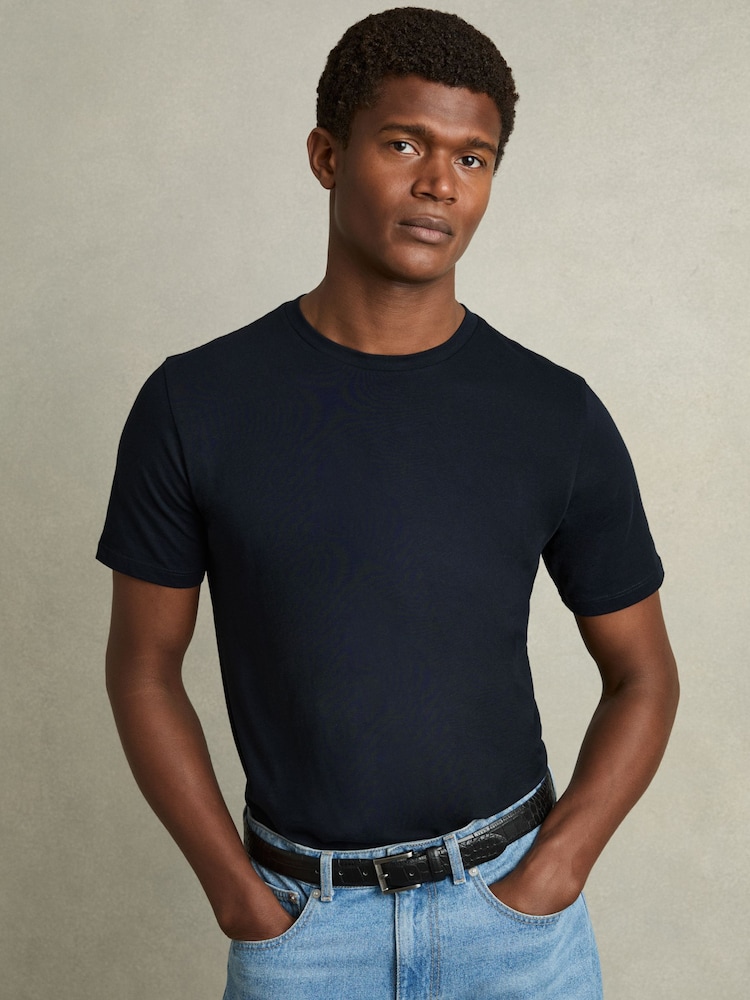 Azul marino - Camiseta de cuello redondo de algodón Bless de Reiss - Imagen 1 de 6 Azul marino - Camiseta de cuello redondo de algodón Bless de Reiss - Imagen 1 de 6