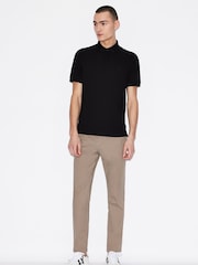 قميص بولو بشعار دائري صغير لون أسود من Armani Exchange - صورة 3 من 12