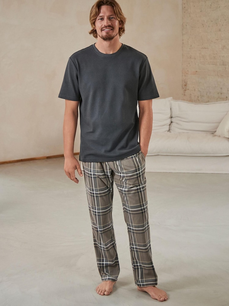 Schiefergrau kariert - Motionflex Bequemes Pyjama-Set - Bild 1 von 7 Schiefergrau kariert - Motionflex Bequemes Pyjama-Set - Bild 1 von 7