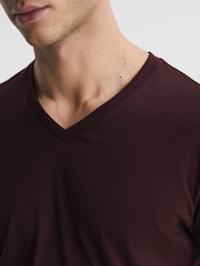 Reiss Bordeaux Dayton Cotton V-Neck T-Shirt - Image 4 of 6