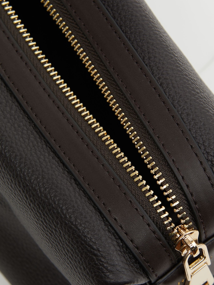 Reiss Chocolate Cole Leather Washbag - Image 2 of 4