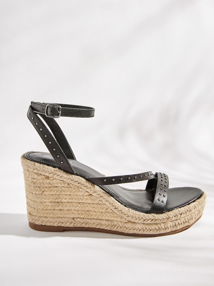 Schwarz - Forever Comfort® Nietenbesetzte Lederschuhe mit Keilabsatz - Bild 2 von 5