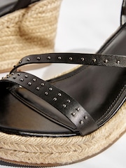 Schwarz - Forever Comfort® Nietenbesetzte Lederschuhe mit Keilabsatz - Bild 3 von 5