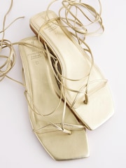Gold - Signature Flache Sandalen aus Leder mit Knöchelriemen - Bild 8 von 9