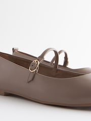 Taupe - Signature Leather Flache Spangenschuhe aus Leder - Bild 7 von 7