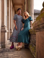 Another Sunday 100% Cotton Floral Print Poplin Short Puff Sleeve Tiered Smock Midi Dress - Image 3 of 7