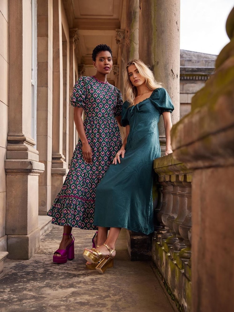 Another Sunday 100% Cotton Floral Print Poplin Short Puff Sleeve Tiered Smock Midi Dress - Image 3 of 7