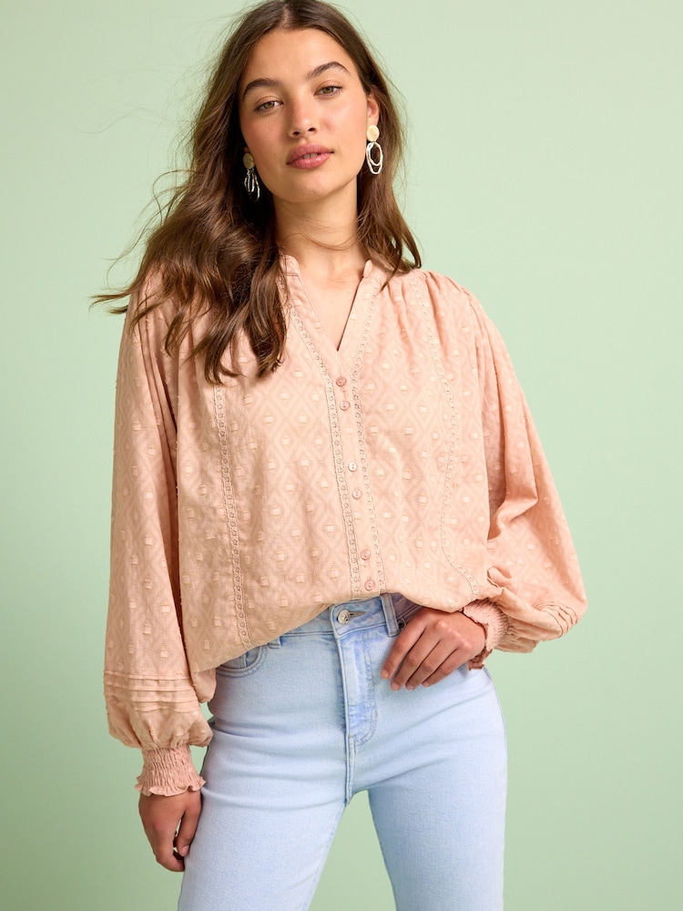 Rosarot - Strukturierte Bluse mit Spitzenbesatz - Bild 1 von 6