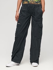 Blau - Superdry Wide-Leg-Cargohose mit niedrigem Bund - Bild 1 von 3