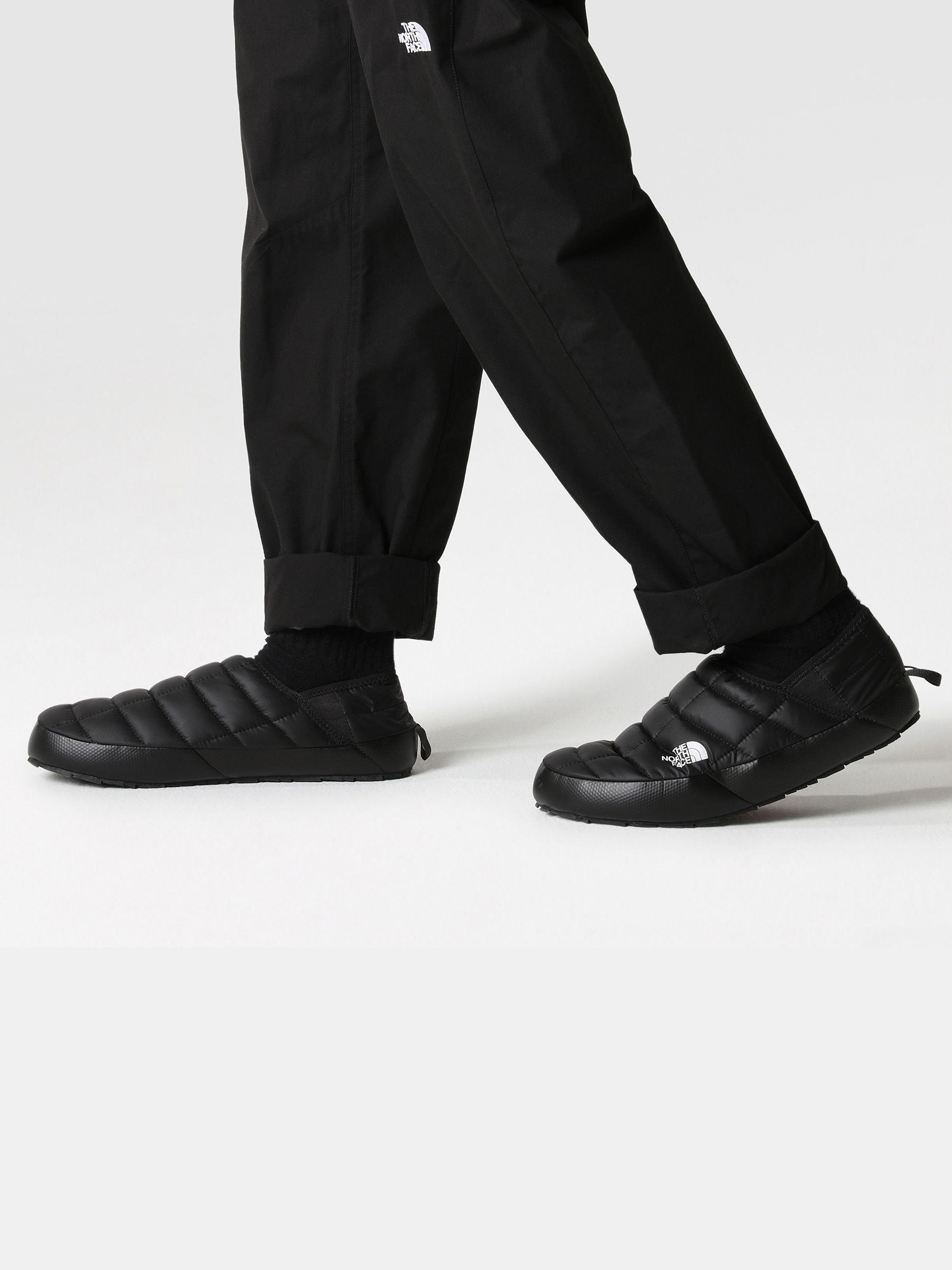 Slippers with traction clearance