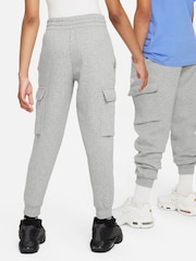 Ciemnoszary Heather - Polarowe joggersy cargo Nike Club - Image 4 of 8
