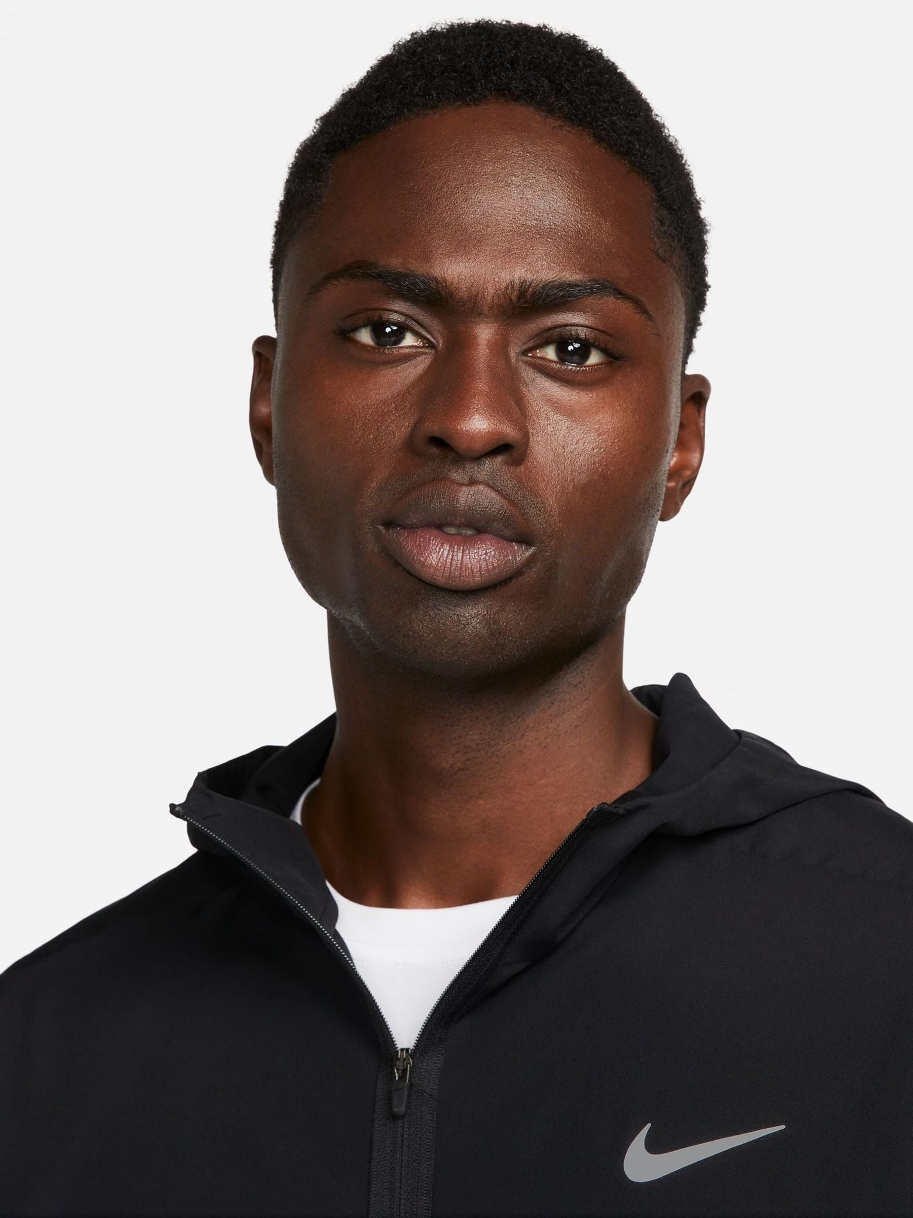 Next：日本 ブラック - Nike Dri-FIT フォームフード付き