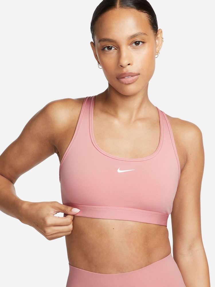 Розовый - Спортивный бюстгальтер легкой поддержки с логотипом Nike - Изображение 1 из 6