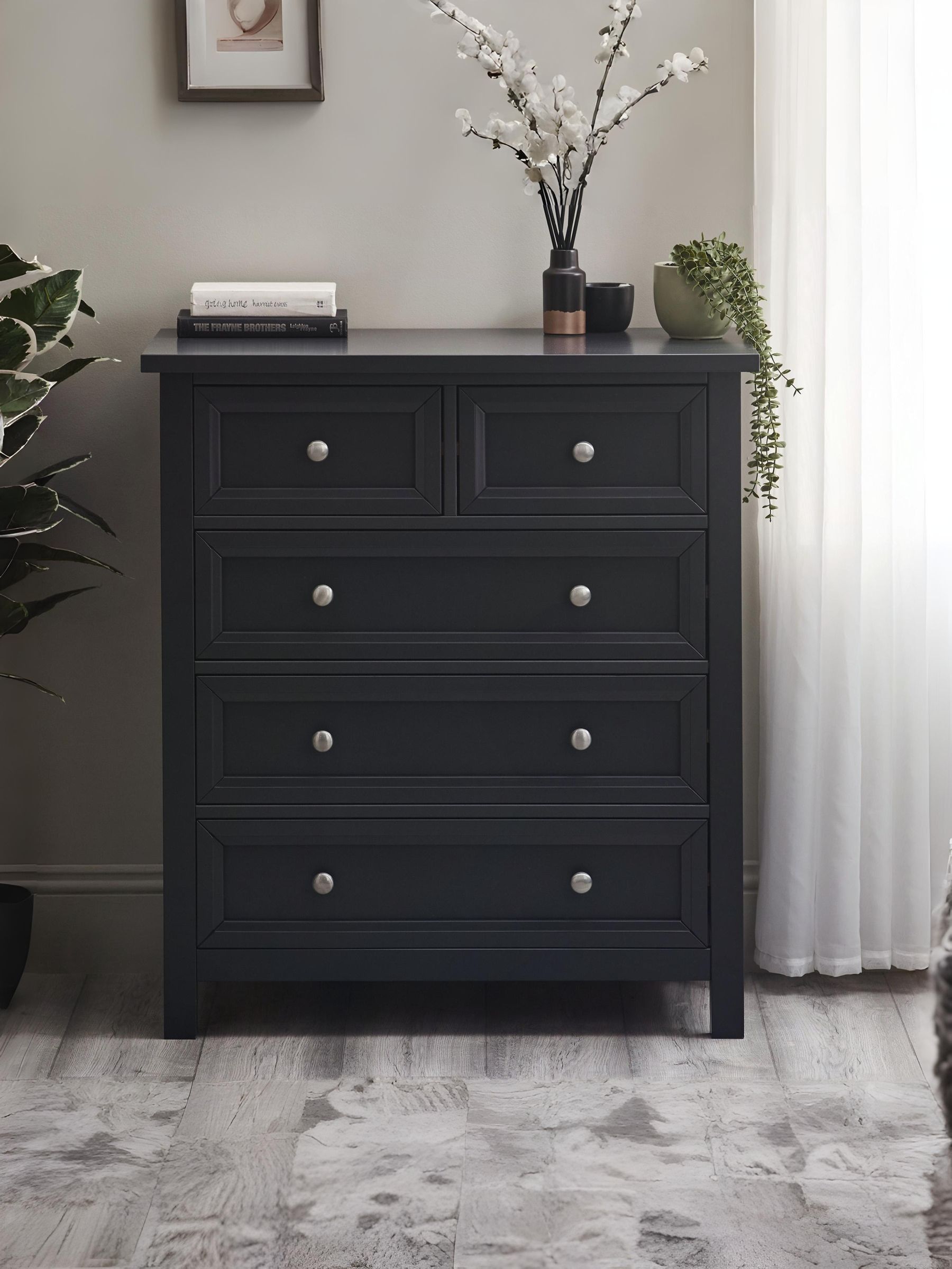Julian Bowen Maine 5 Drawer Anthracite Chest Of Drawers - Image 5