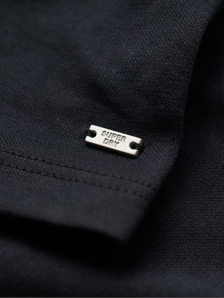 Schwarz - Superdry Midikleid aus Jersey mit eckigem Ausschnitt - Bild 7 von 7 Schwarz - Superdry Midikleid aus Jersey mit eckigem Ausschnitt - Bild 7 von 7