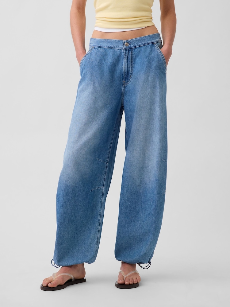 Medium wassing - Gap Mid Rise UltraSoft Pull On Cuffed Barrel Jeans - Afbeelding 1 van 4
