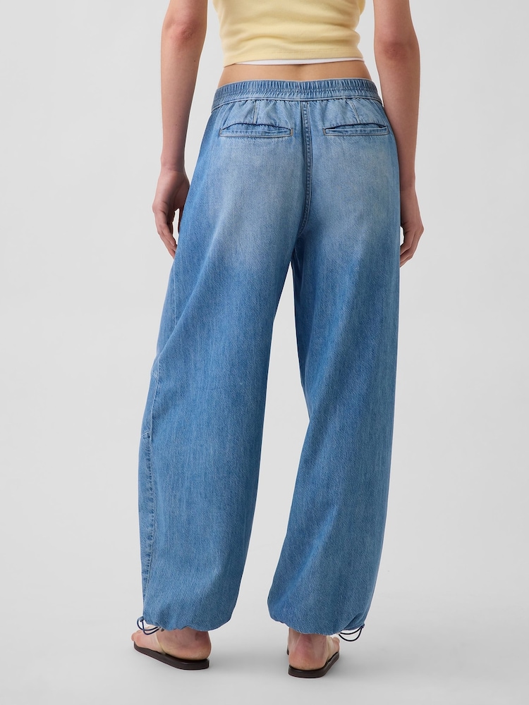 Medium wassing - Gap Mid Rise UltraSoft Pull On Cuffed Barrel Jeans - Afbeelding 2 van 4