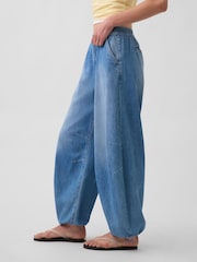 Medium wassing - Gap Mid Rise UltraSoft Pull On Cuffed Barrel Jeans - Afbeelding 3 van 4