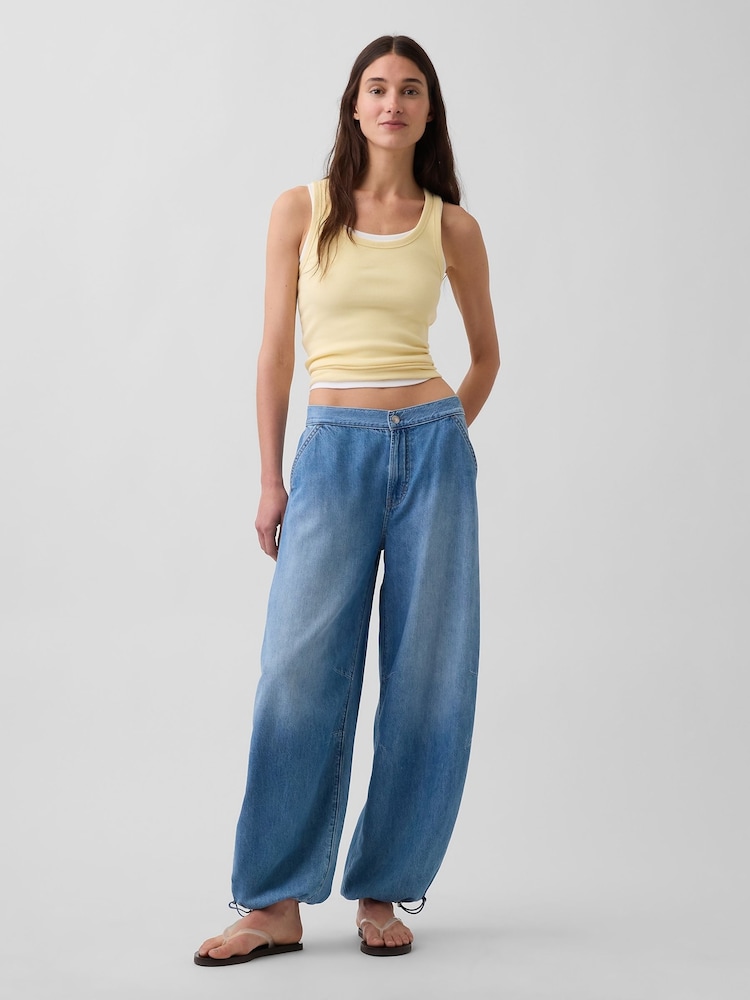 Medium wassing - Gap Mid Rise UltraSoft Pull On Cuffed Barrel Jeans - Afbeelding 4 van 4