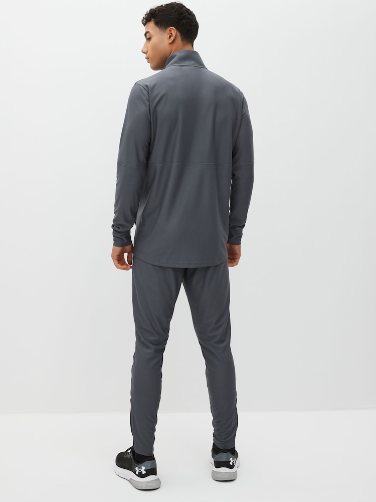 رمادي - بدلة رياضية Challenger من Under Armour - صورة 2 من 7 رمادي - بدلة رياضية Challenger من Under Armour - صورة 2 من 7