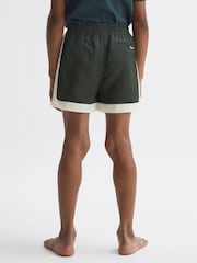 ירוק בקבוק/בז׳ - בגד ים עם שרוך הידוק בצבע מנוגד של Reiss דגם Surf - תמונה 5 מתוך 6