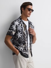 Reiss Black Multi Delphi Linen Floral Cuban Collar Shirt - Image 4 of 5