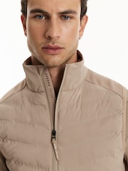 beige - Reiss Hybrid Gilet Reiss | Castore Hybrid Quilted Gilet - 10суретінің 3 суреті