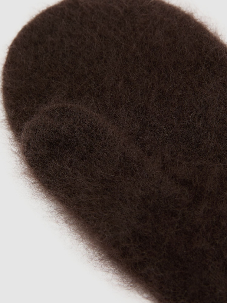 Reiss Chocolate Willow Brushed Cashmere Mittens - Image 4 of 4 Reiss Chocolate Willow Brushed Cashmere Mittens - Image 4 of 4