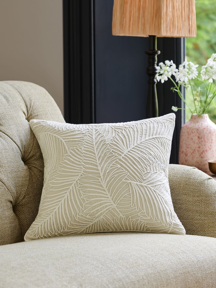 Подушка с вельветовыми листьями Nina Campbell Tree Fern - Изображение 1 из 4
