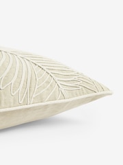 Подушка с вельветовыми листьями Nina Campbell Tree Fern - Изображение 4 из 4