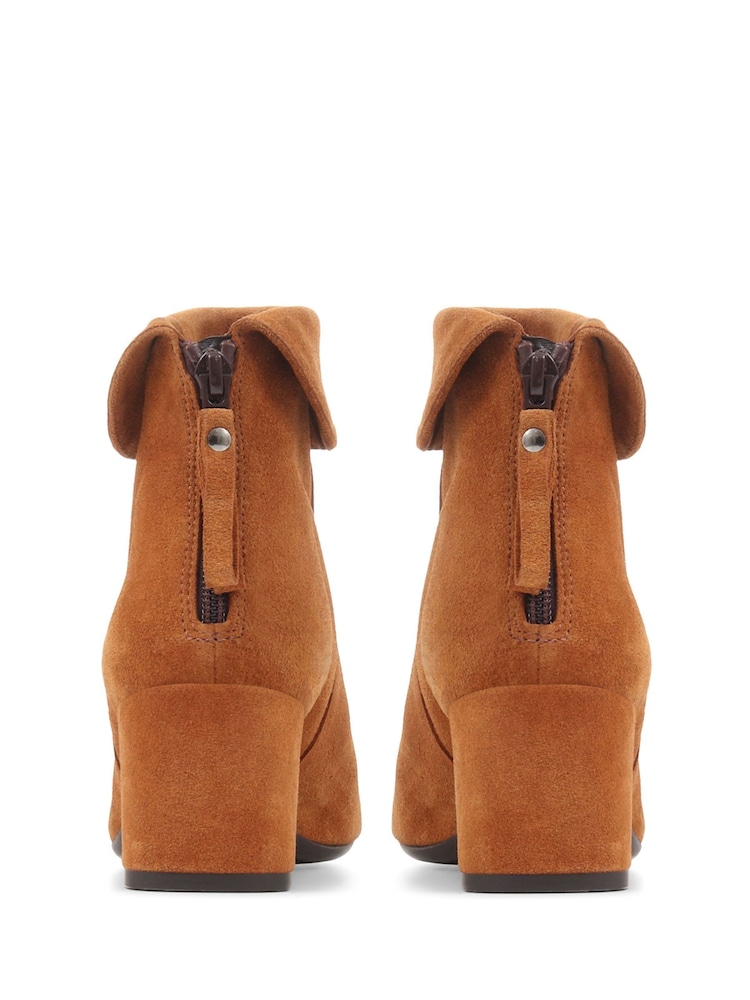 Marrón - Botines de ante con tacón Lylah de Jones Bootmaker - Imagen 6 de 6 Marrón - Botines de ante con tacón Lylah de Jones Bootmaker - Imagen 6 de 6