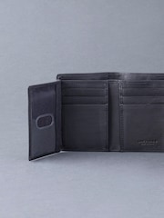 أسود - محفظة جلد بطيَّة ثلاثية من Lakeland Leather - صورة 4 من 5