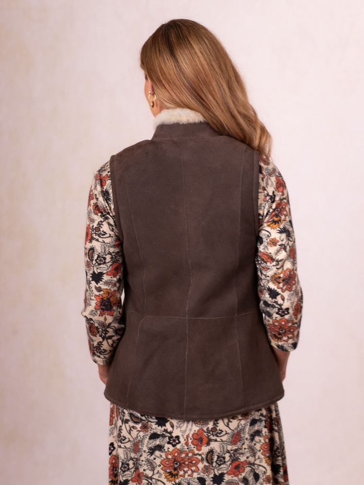 Lakeland Leather Grange Classic Sheepskin Gilet - Image 2 of 9 Lakeland Leather Grange Classic Sheepskin Gilet - Image 2 of 9