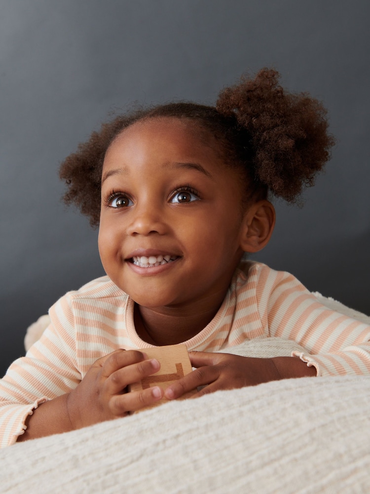 Neutral gestreift - Langärmliges T-Shirt mit Rippenmuster und hohem Baumwollanteil (3Monate –7Jahre) - Bild 2 von 6 Neutral gestreift - Langärmliges T-Shirt mit Rippenmuster und hohem Baumwollanteil (3Monate –7Jahre) - Bild 2 von 6