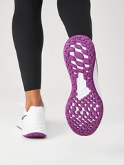 Bela/črna - Tekaški športni copati Nike Revolution 6 - Slika 2 iz 6