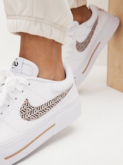 Nike White Court Legacy Lift Platform Trainers United in Victory - Image 2 of 17