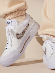 Nike White Court Legacy Lift Platform Trainers United in Victory - Image 3 of 17