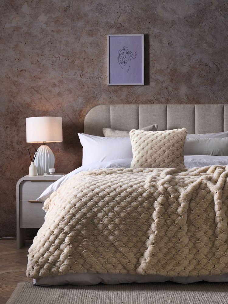 Luna Scalloped Plush Faux Fur покрывало - Изображение 1 из 4